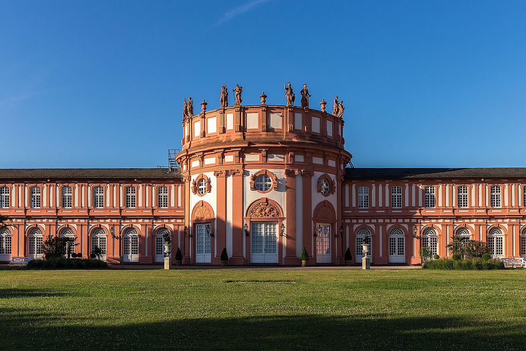 Schloss_Biebrich,_Wiesbaden,_150726,_ako