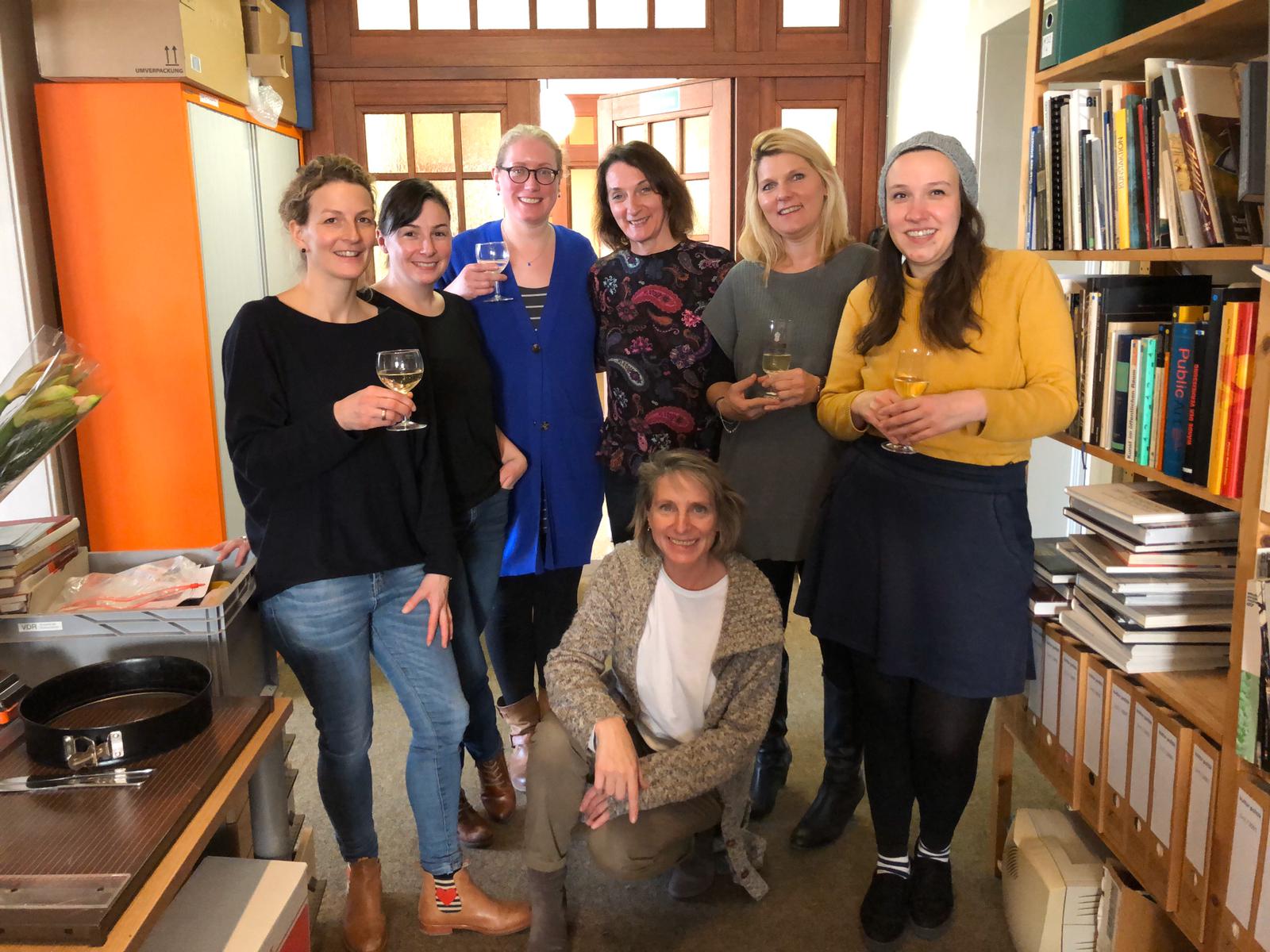 Gruppenfoto 2019 in der VDR-Geschäftsstelle mit Simone Heuken (links) 