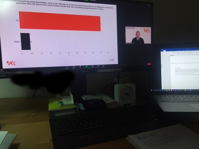 Eindrücke von den digitalen Wahlen bei der MV. Genutzt wurde ein extra Tool auf dem Smartphone. (Foto: Abstimmungsergebnis zu Einberufung einer Eintragungskommission)