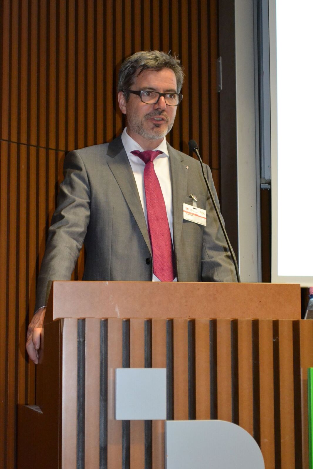 VDR-Präsident Dr. Jan Raue während seiner Rede auf der ersten Tagung des neuen Formats FORWARD im Juni 2017.