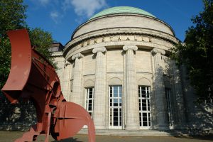 Hamburger Kunsthalle, Rotunde des Neubaus mit Skulptur Zyklop (1967) von Bernhard Luginbühl  ©Hamburger Kunsthalle  (Foto: Ralf Suerbaum)