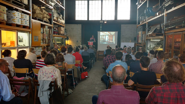 „Symposium im Schuppen“; Vortrag von Christiane Rosenkranz  zur Dokumentation der Demontage der Inneneinrichtung (Foto: Christopher Katlun)