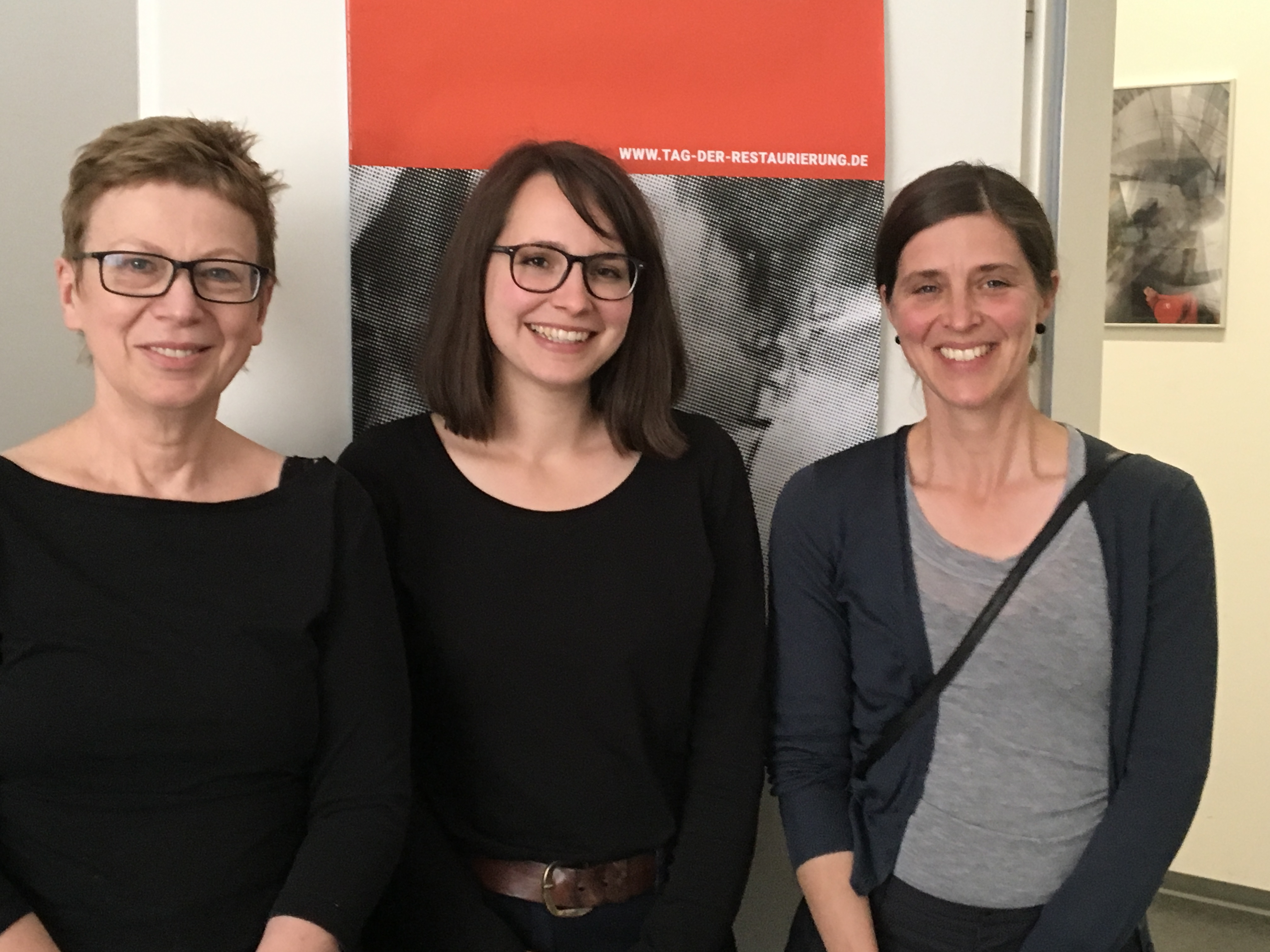 Die gewählten Sprecherinnen der Fachgruppe Theorie und Geschichte der Konservierung und Restaurierung: (vlnr) Gabriele Schwartz, Lena Bühl und Anne Wermescher. (Foto: Annett Xenia Schulz)