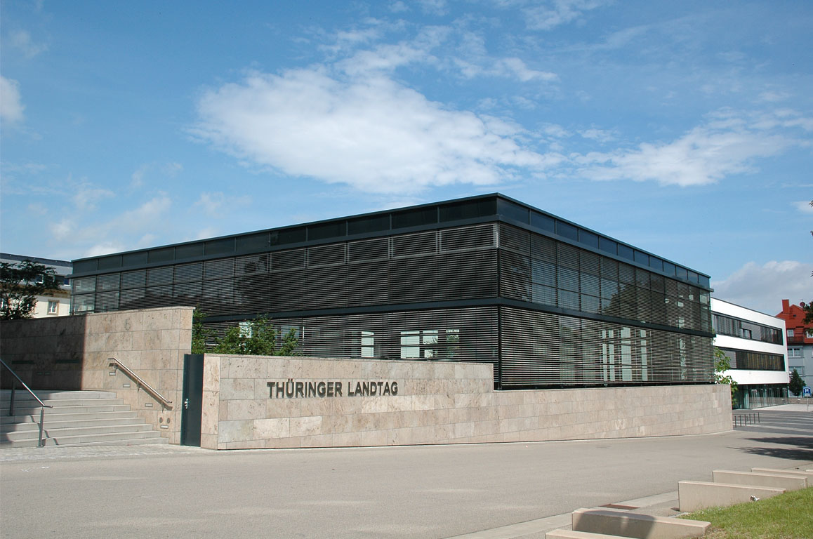 Thüringer Landtag Erfurt, Plenarsaal (Foto: Lukas Götz, Wikipedia, Creative Commons https://creativecommons.org/licenses/by-sa/3.0/deed.en)