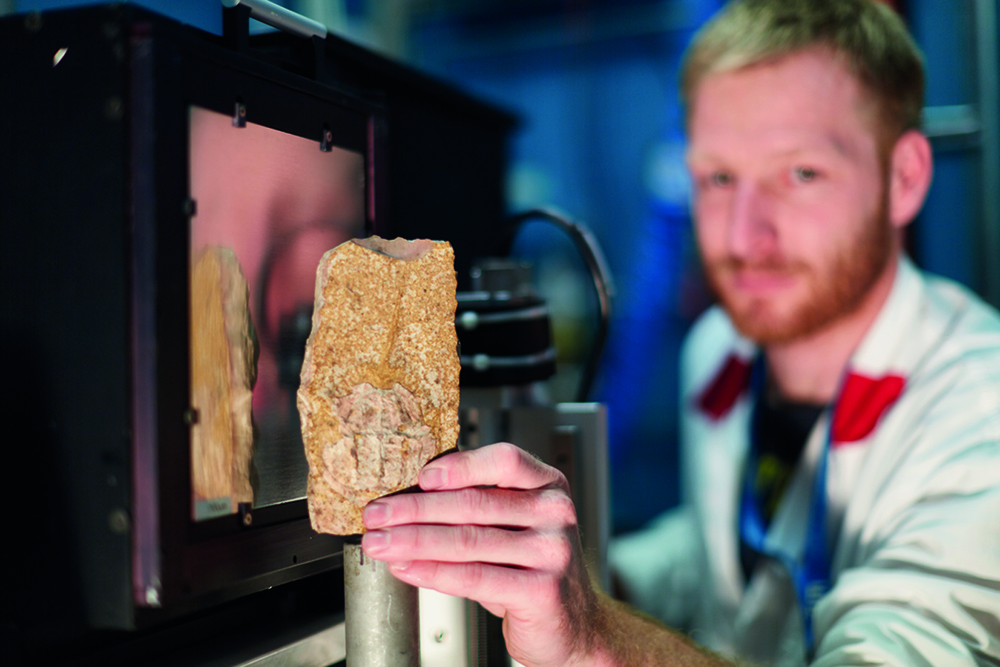20200716_MesszeitBeantragen Untersuchungen von Fossilien mittels Tomographie sind am Instrument ANTARES am Heinz Maier-Leibnitz Zentrum (MLZ) möglich. Im Unterschied zur Röntgen CT bieten Neutronen häufig bessere Kontraste zwischen Gestein und Fossil. © B. Ludewig