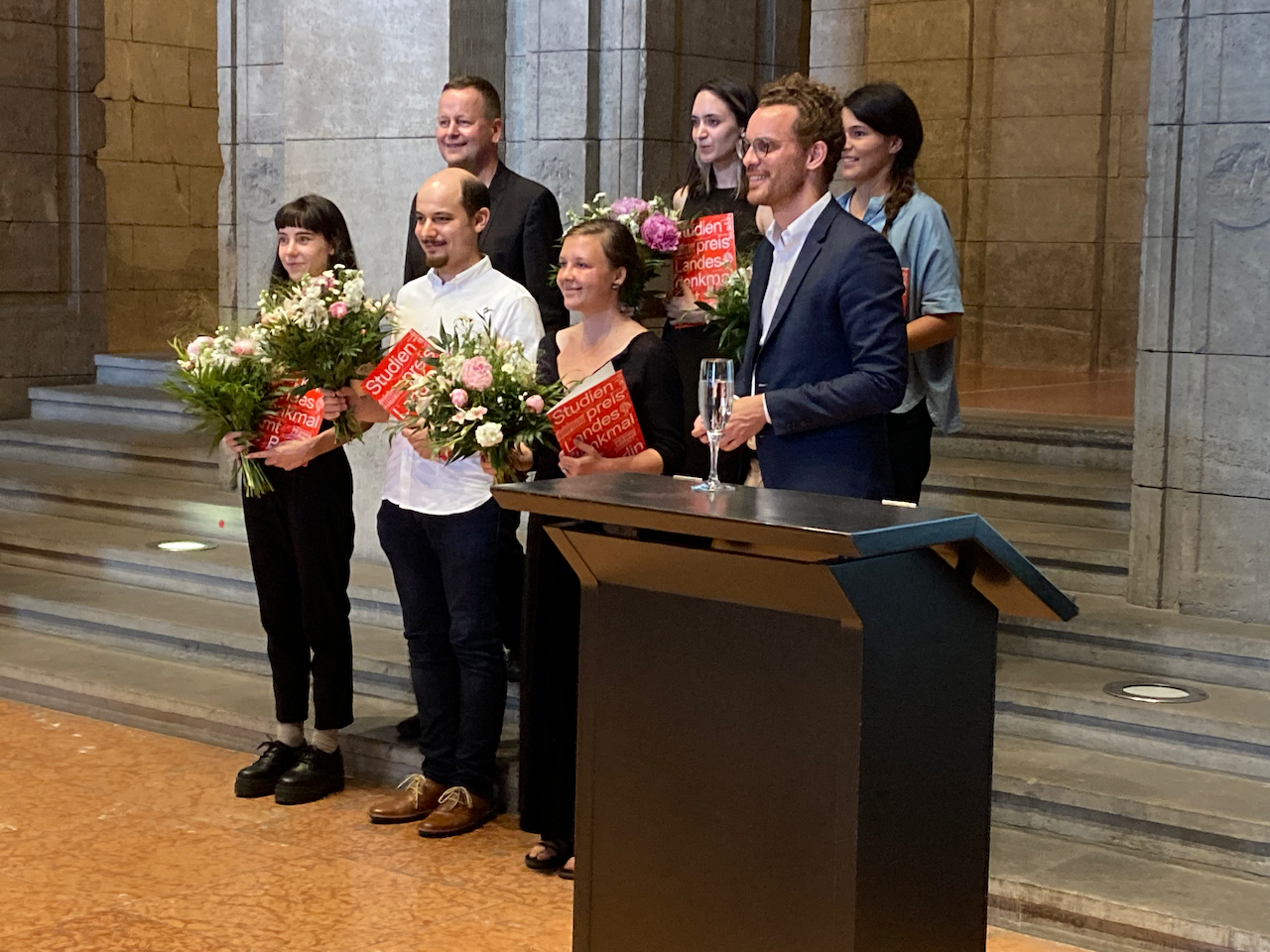 Die Preisträgerinnen und Preisträger 2022 mit den Laudatoren. Foto: Jan Raue.