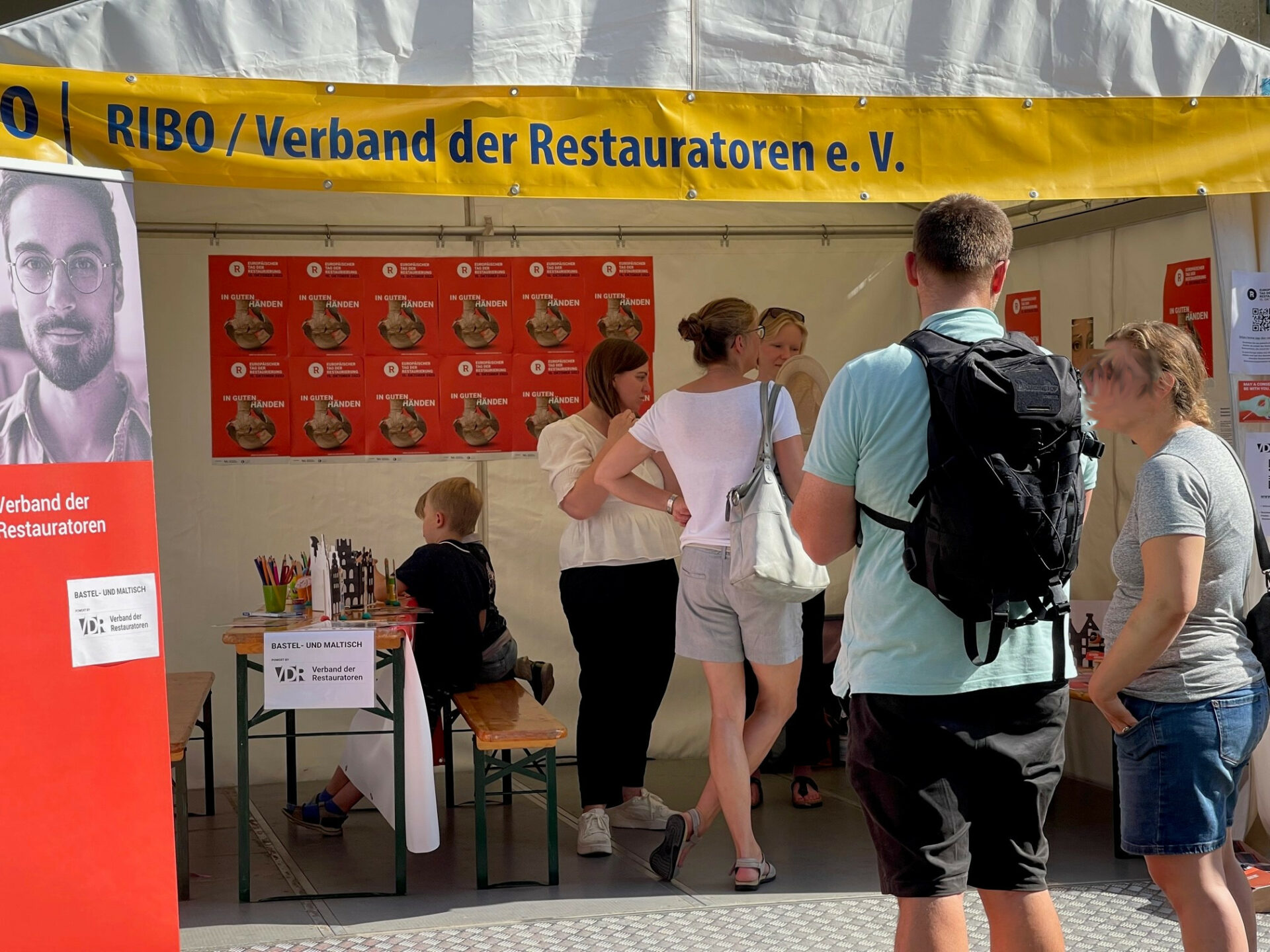 Besucher am VDR-Stand am Tag des offenen Denkmals 2023.