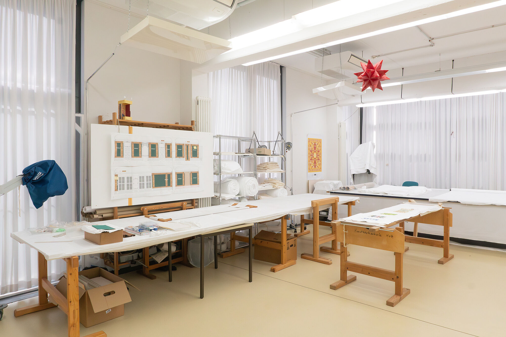 Abbildung Textilrestaurierung auf dem Campus Design der BURG, Foto: Fabian Steidl