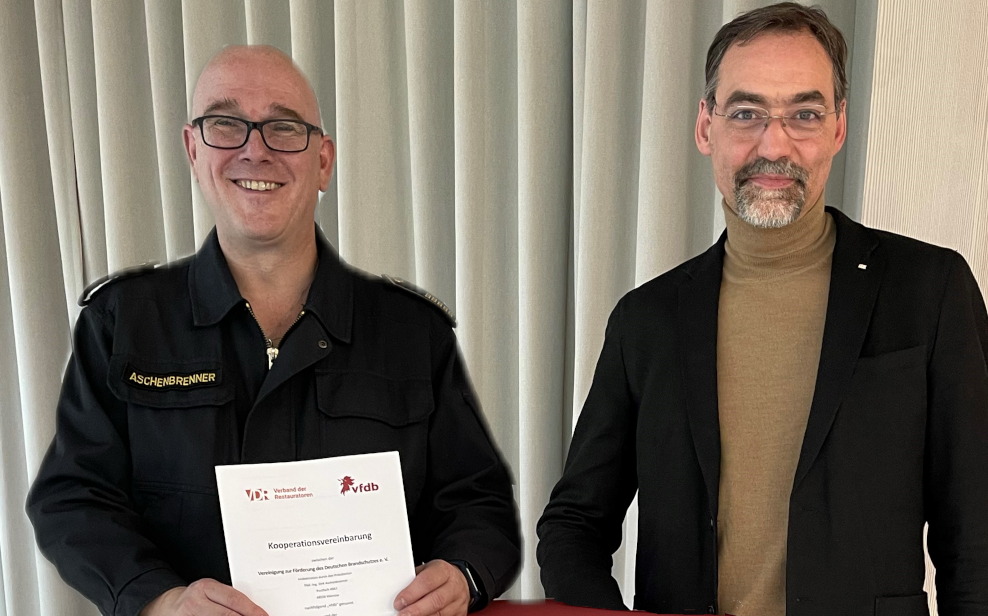 vfdb-Präsident Dirk Aschenbvrenner und VDR-Präsident Sven Taubert nach der Unterzeichnung der Kooperationsvereinbarung in Köln.