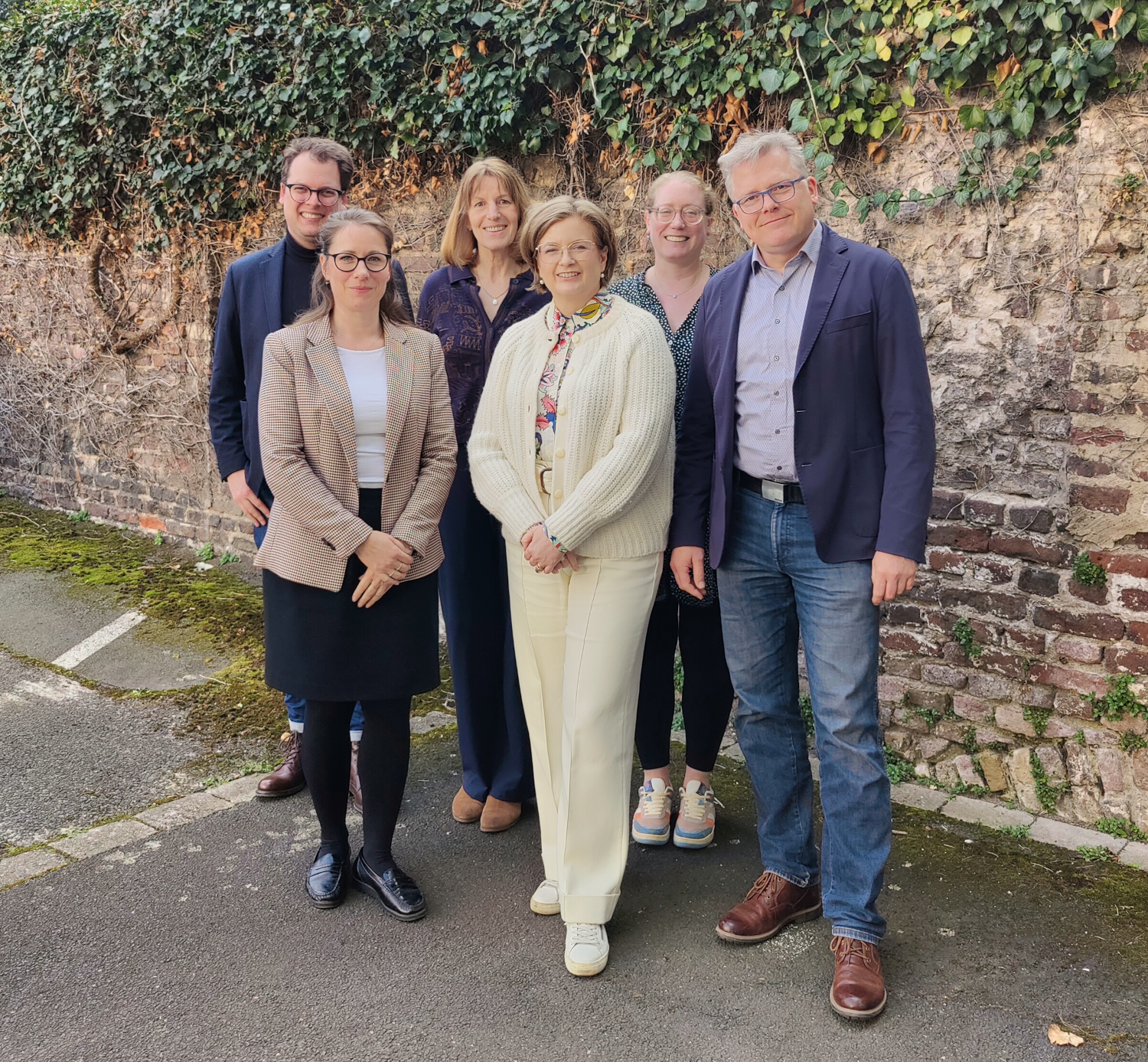 Foto_Jurysitzung-2025-Bonn_Christiane Schillig_web v.l. Marian Schultz (MKW), Ruth Türnich (MKW), Antje Janssen (Kunstmuseum Bonn), Gisela Gulbins (Reiss-Engelhorn-Museen Mannheim), Henrike Steinweg (VDR), Thomas Klinke (Wallraff-Richartz-Museum & Foundation Corboud)
Fotonachweis: Jurysitzung 2025 Bonn © Christiane Schillig