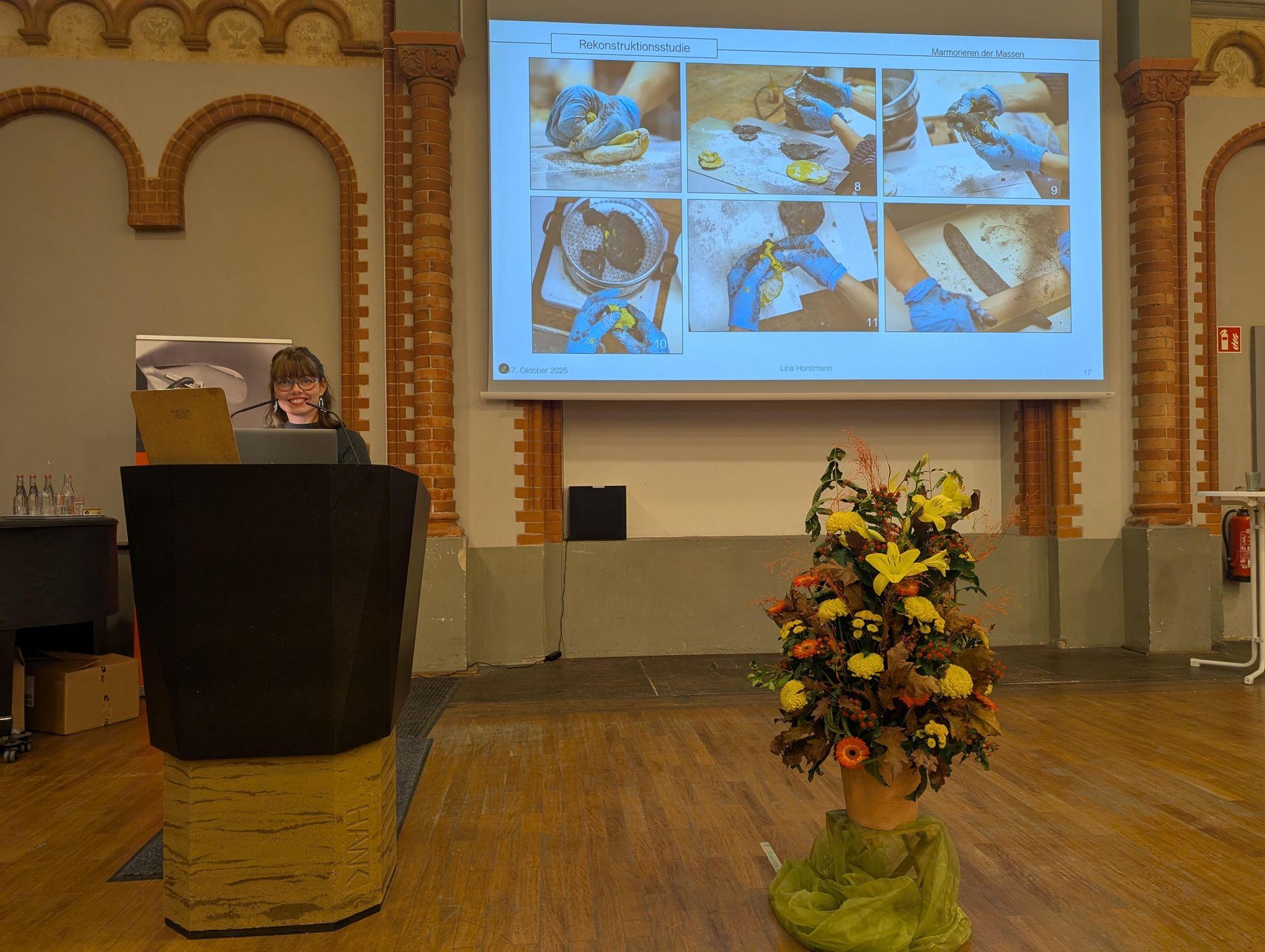 Vortrag zu Steinimitation auf Holz. Foto: Zengin