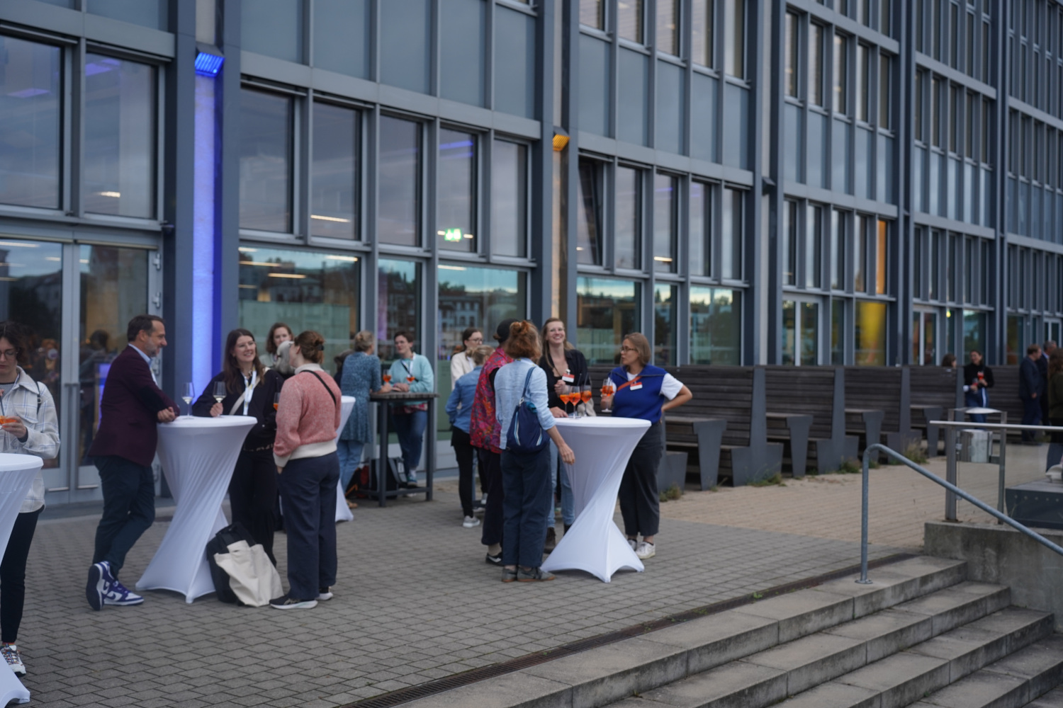 Apero im Wilhelminenhof. Foto: Johannes Seidel