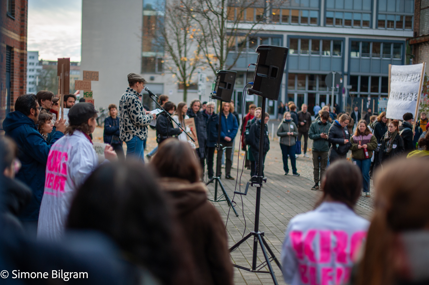 Kundgebung der Studierenden auf dem Campus der HTW mit Appell des VDR. Foto: Simone Bilgram