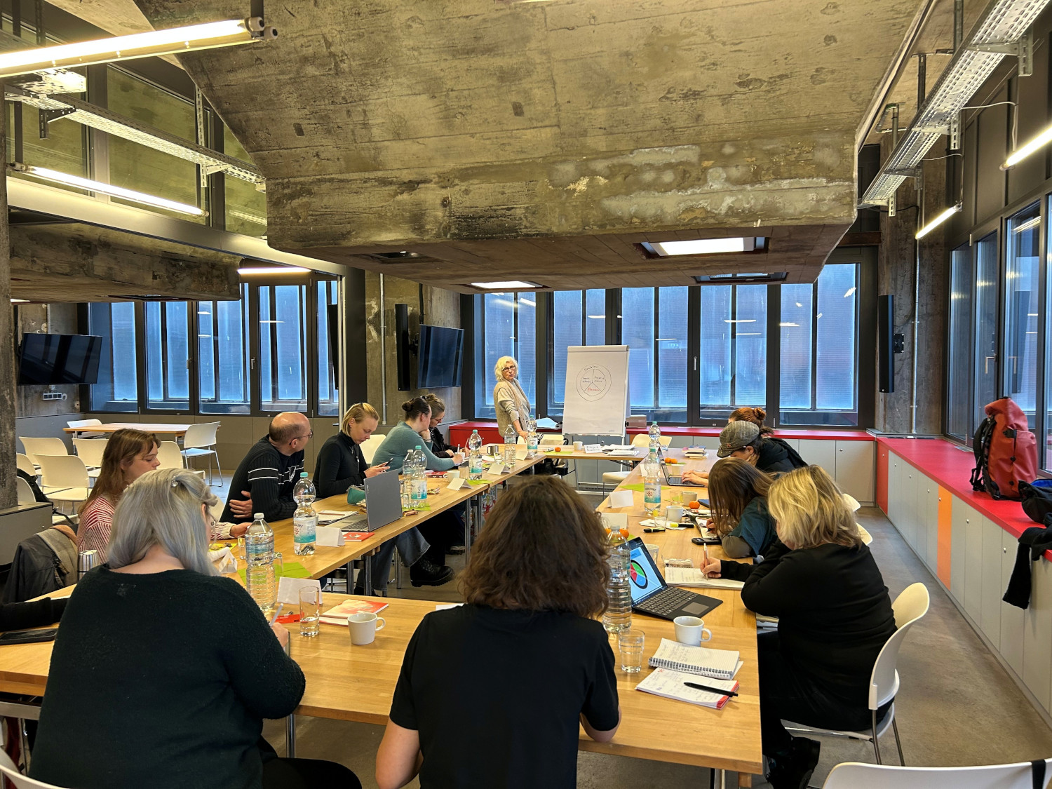 Blick in die Teilnehmenden-Runde des Seminars 2025. Foto: Linda Schäfer-Krause