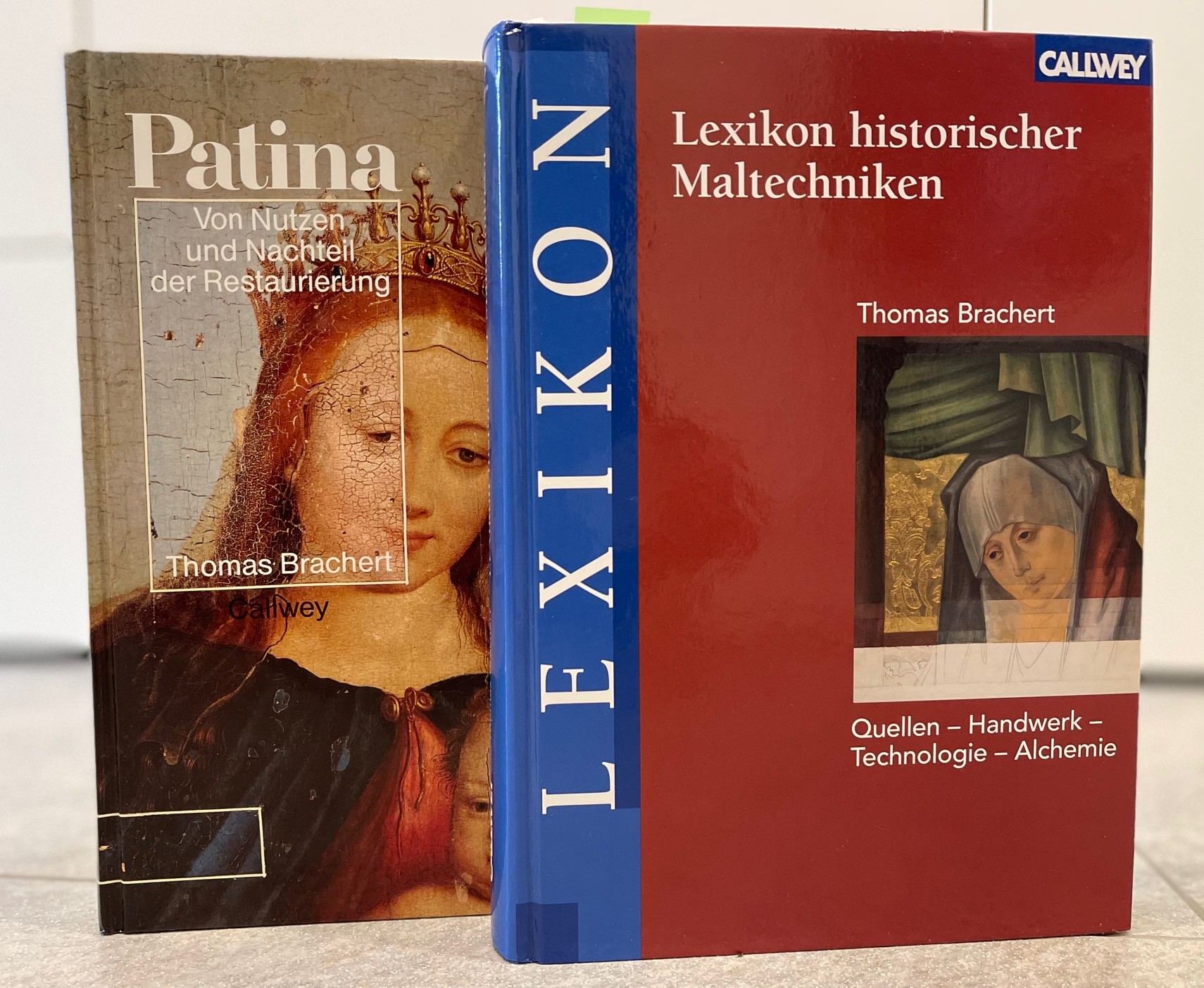 Die Bücher "Patina" und "Lexikon historischer Malstechniken" zählen zu den bedeutenden Publikationen von Thomas Brachert.