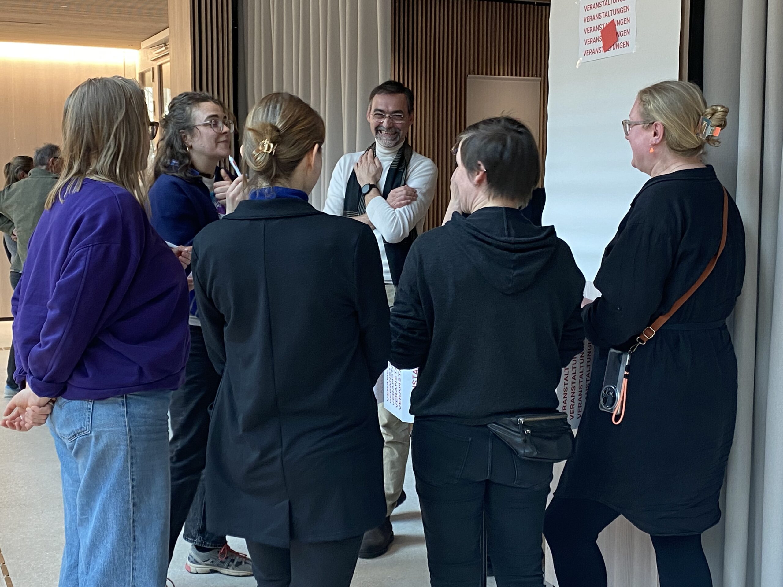 Workshop: Thementisch Veranstaltungen. Der direkte Austausch kam bei allen gut an. Foto: Doris Theissen