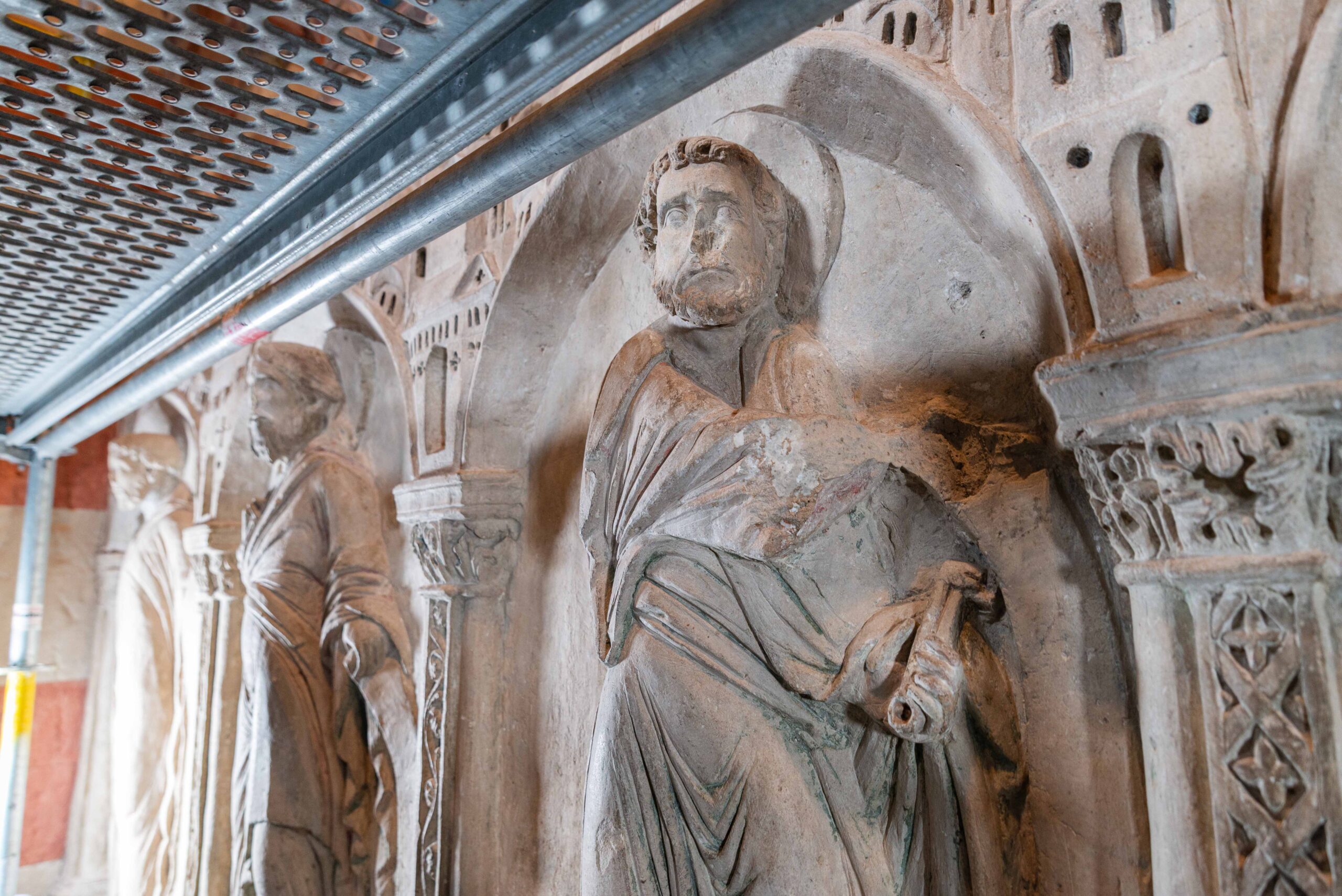 Die Figuren, hier Petrus, sollen auch auf ihre genaue Herstellungstechnik hin analysiert werden. Foto: HAWK