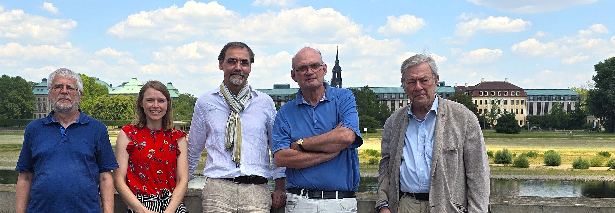 Gruppenbild, v. l. n. r.:
Dr. Florian Innerhofer (Archäologische Gesellschaft in Sachsen e. V.), Monika Vesela (VDR-Landesgruppe Sachsen, Vorsitzende), Sven Taubert (VDR-Bundesvorstand), Dr. Thomas Westfalen (Landesverband sächsischer Heimatschutz e. V., Vorstand, Vorsitzender), Dr. Joachim Jäger (Landesverband sächsischer Heimatschutz e. V., Vorstand, stellv. Vorsitzender)