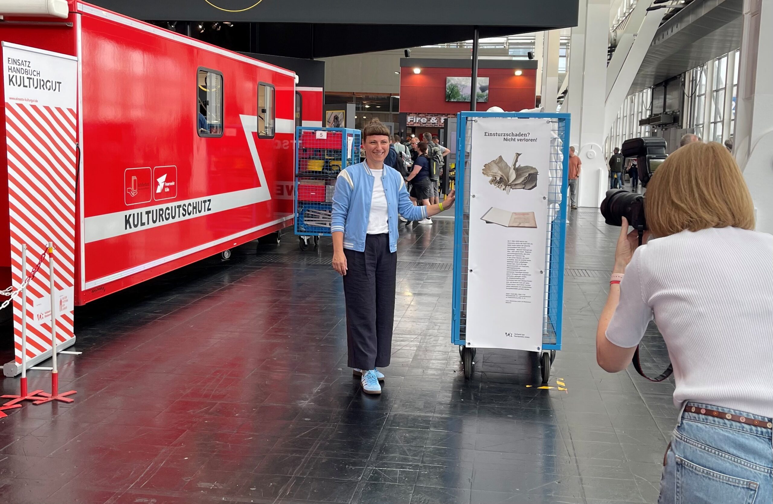 Unsere Präsidentiin Nadine Thiel beim Fotoshooting mit der Zeitung.