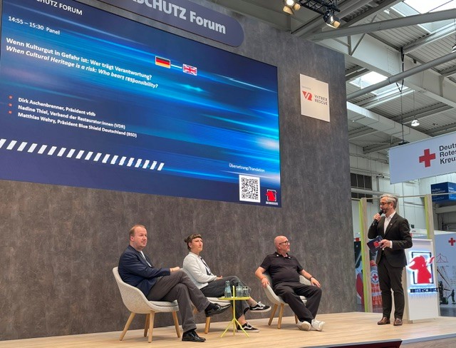 Podiumdiskussion mit Mathias Wehry (Blue Shield Deutschland) Nadine Thiel (VDR) und Dirk Aschenbrenner (vfdb).