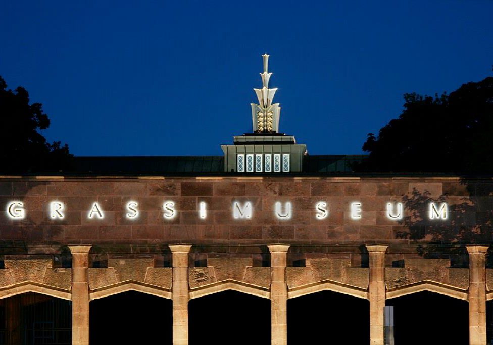 Detail der Grassi Museum für Angewandte Kunst Leipzig, Dachbekrönung, der "goldenen Ananas" (Foto: Helga Schulze-Brinkop)